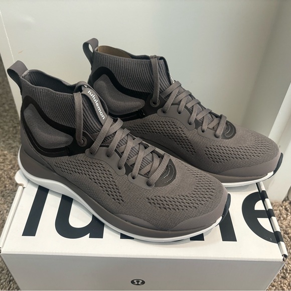 NIB Lululemon Athletica Women's Chargefeel Mid Workout Shoe, size 7.5 - Picture 2 of 6